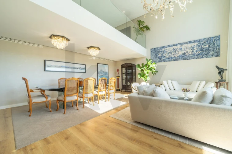 Apartamento T4 para Venda em Porto Salvo Foto 5