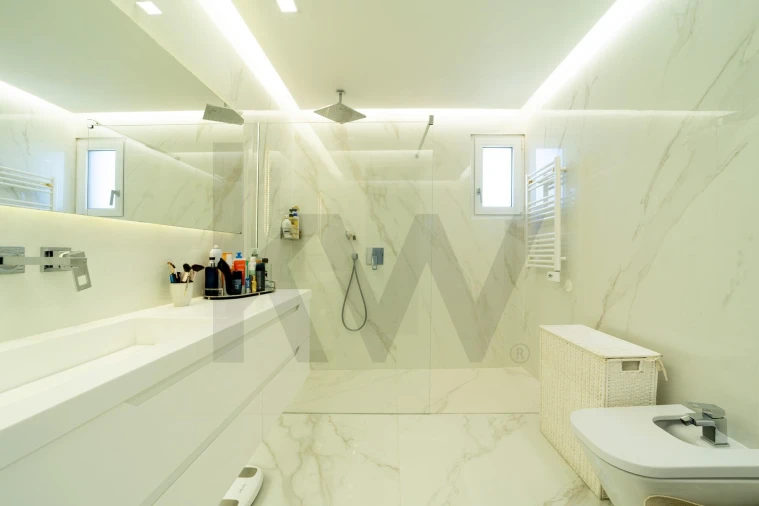 Apartamento T4 para Venda em Porto Salvo Foto 25