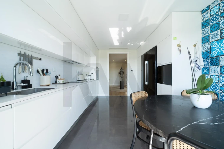 Apartamento T4 para Venda em Porto Salvo Foto 11