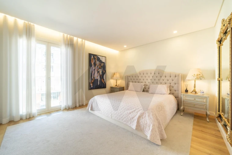 Apartamento T4 para Venda em Porto Salvo Foto 24