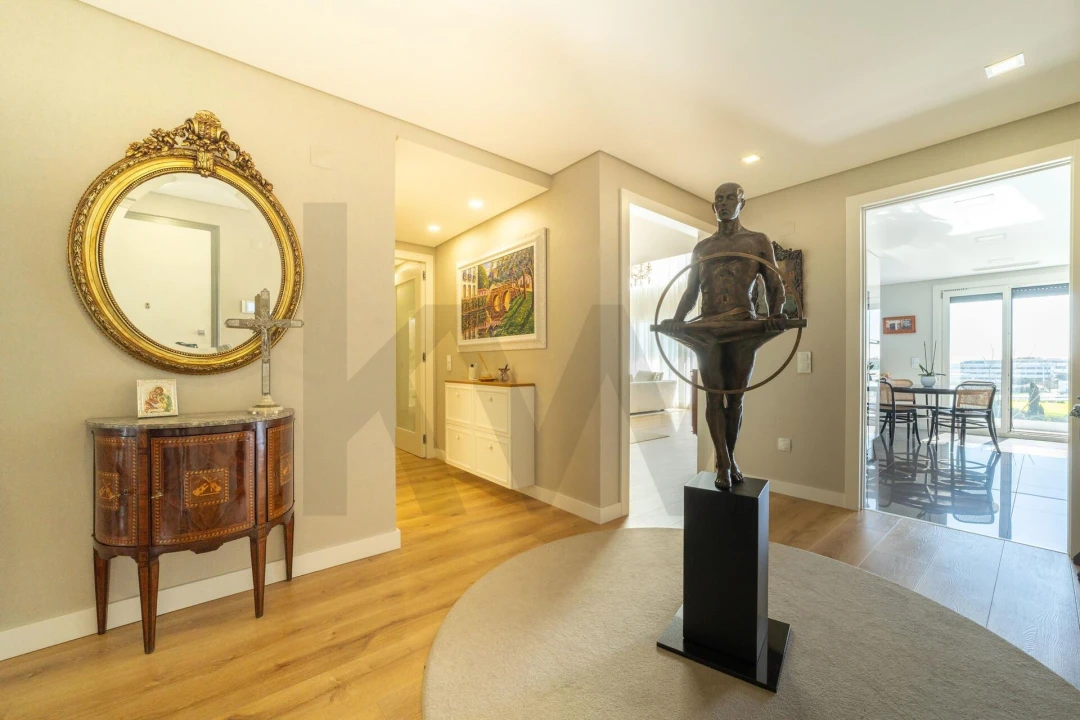 Apartamento T4 para Venda em Porto Salvo Foto 2