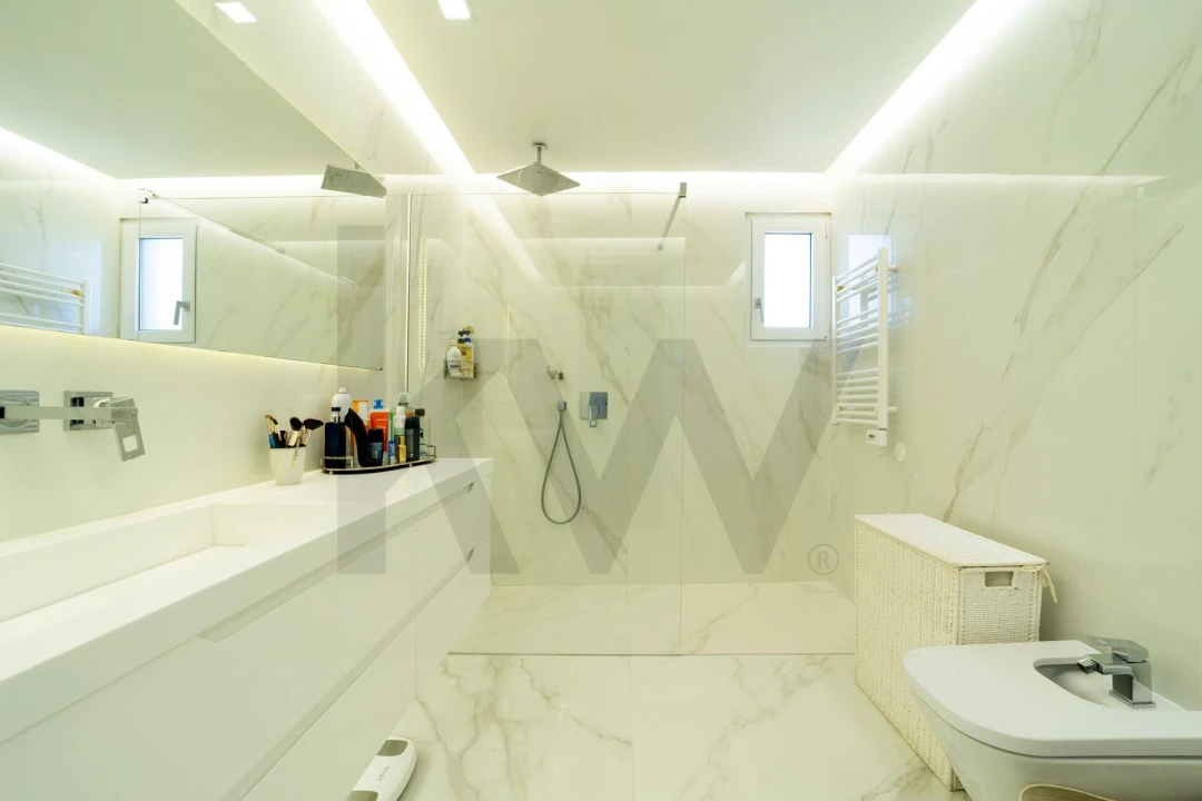 Apartamento T4 para Venda em Porto Salvo Foto 25