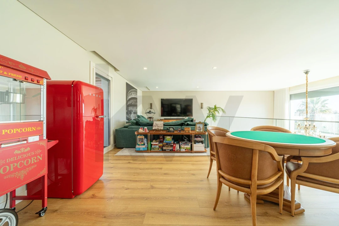 Apartamento T4 para Venda em Porto Salvo Foto 31