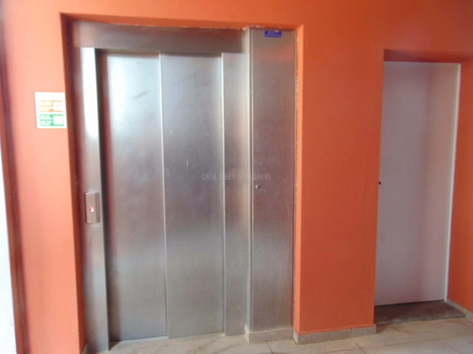 Apartamento T2 para Venda em Mexilhoeira Grande Foto 28