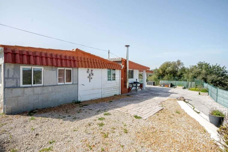 Moradia T3 para Venda em Salir Foto 11