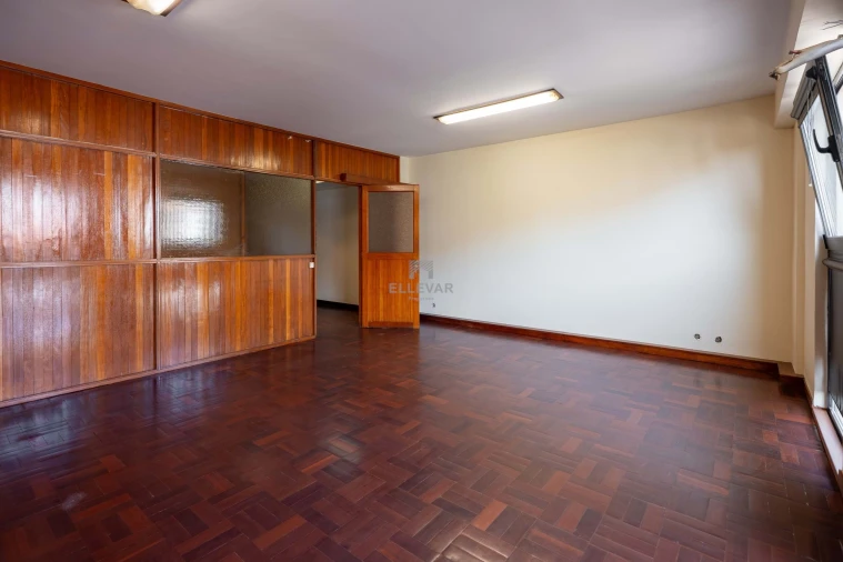 Negócio para Venda em Funchal (Santa Luzia) Foto 3