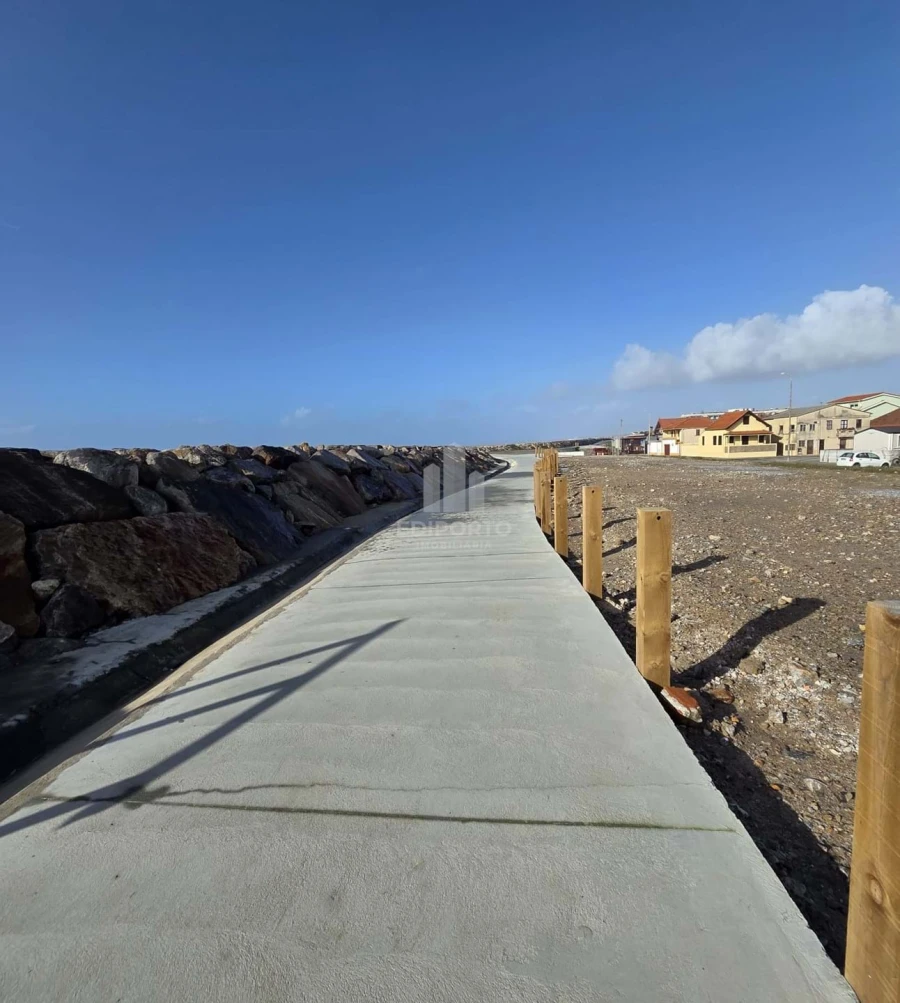 Moradia T3 para Venda em Esmoriz Foto 24