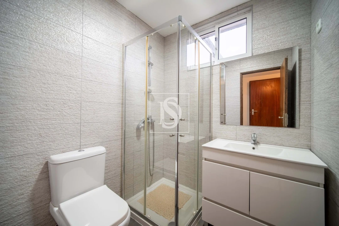 Apartamento T1 para Venda em Arcozelo Foto 6