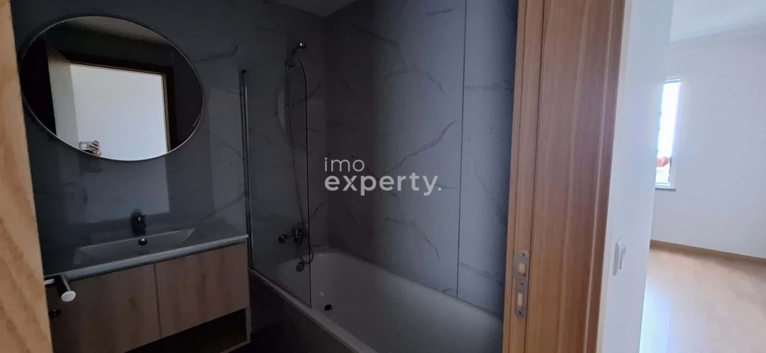 Apartamento T2 para Venda em Caniço Foto 17