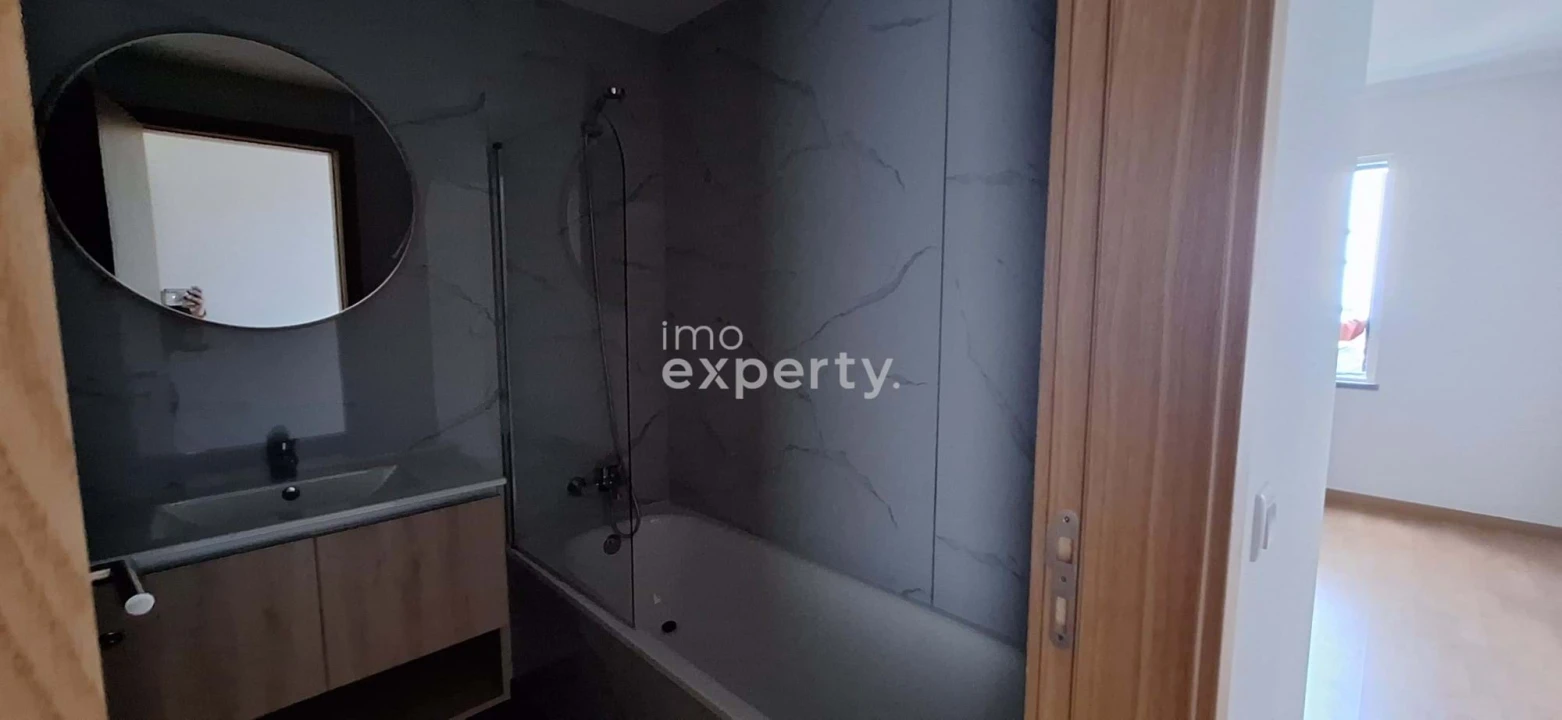 Apartamento T2 para Venda em Caniço Foto 17