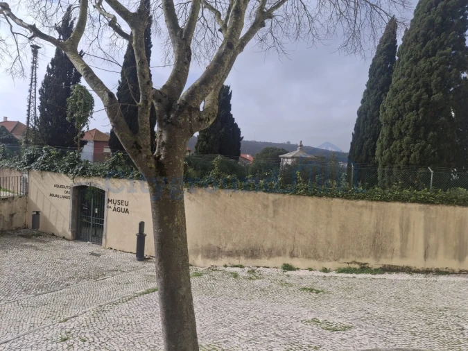 Moradia T2 para Venda em Campolide Foto 6