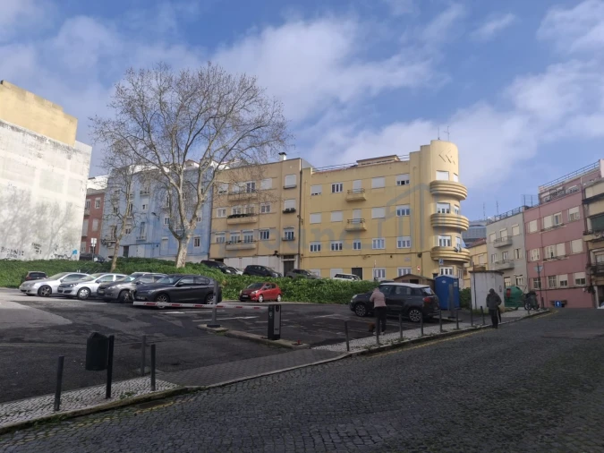 Moradia T2 para Venda em Campolide Foto 11