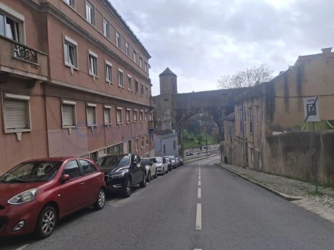 Moradia T2 para Venda em Campolide Foto 13