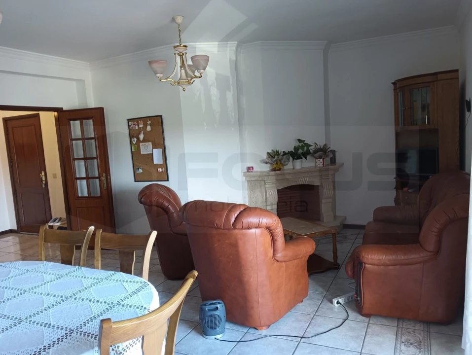 Apartamento T3 para Venda em Oiã Foto 1