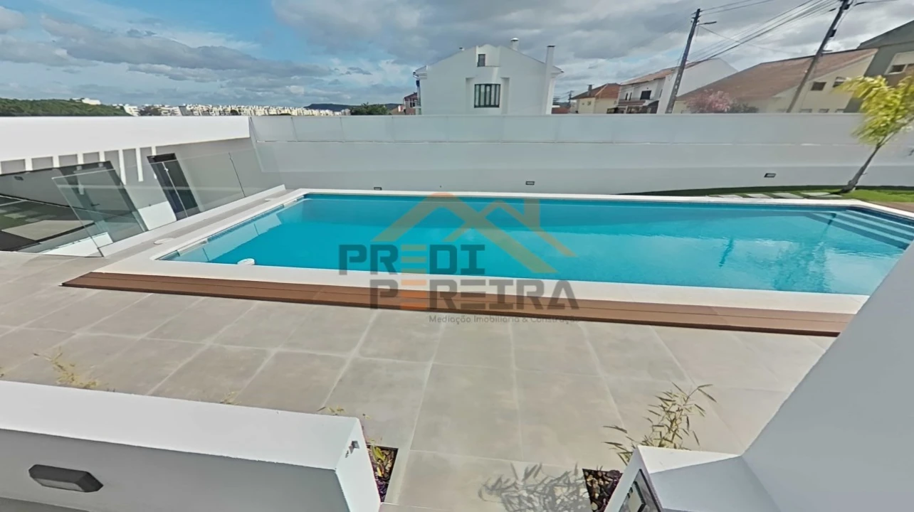 Moradia T4 para Venda em Loures Foto 7