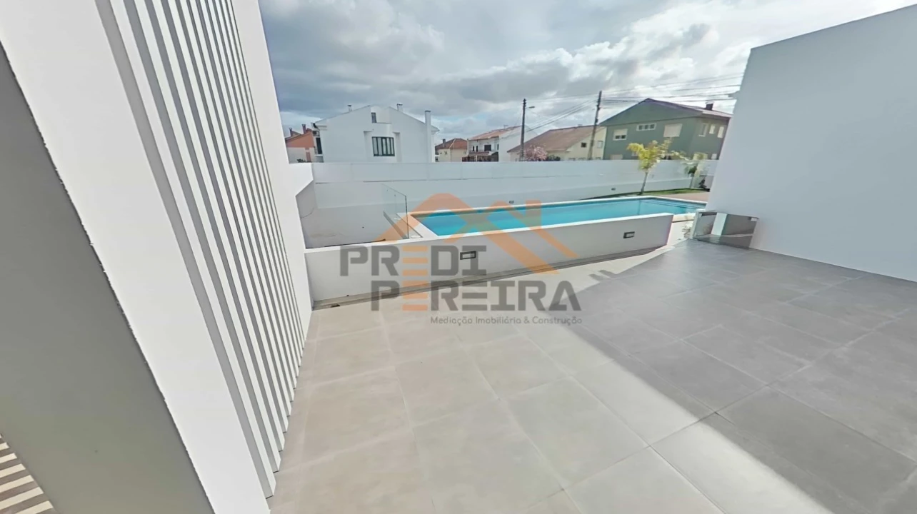 Moradia T4 para Venda em Loures Foto 9