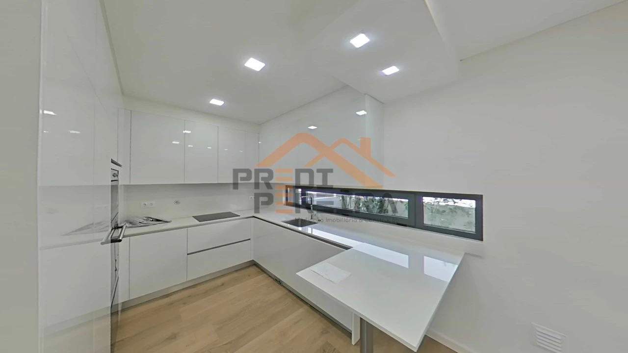 Moradia T4 para Venda em Loures Foto 17