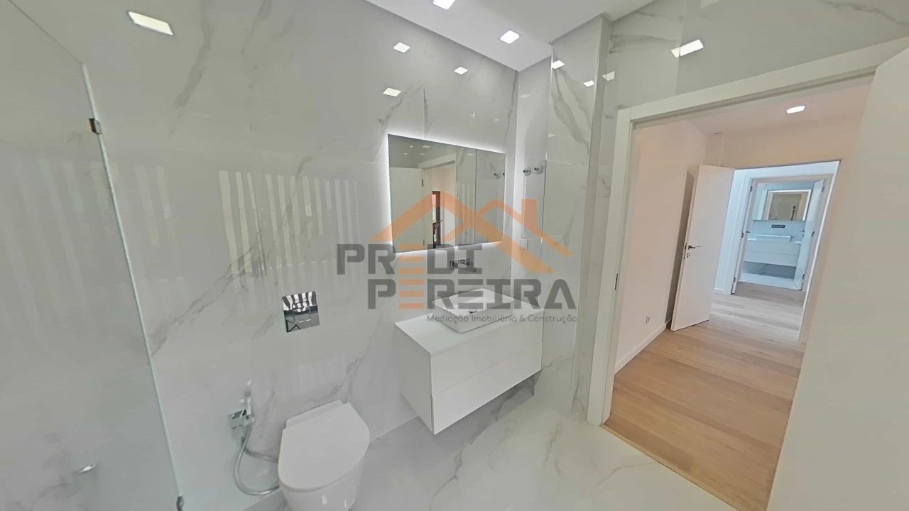 Moradia T4 para Venda em Loures Foto 19