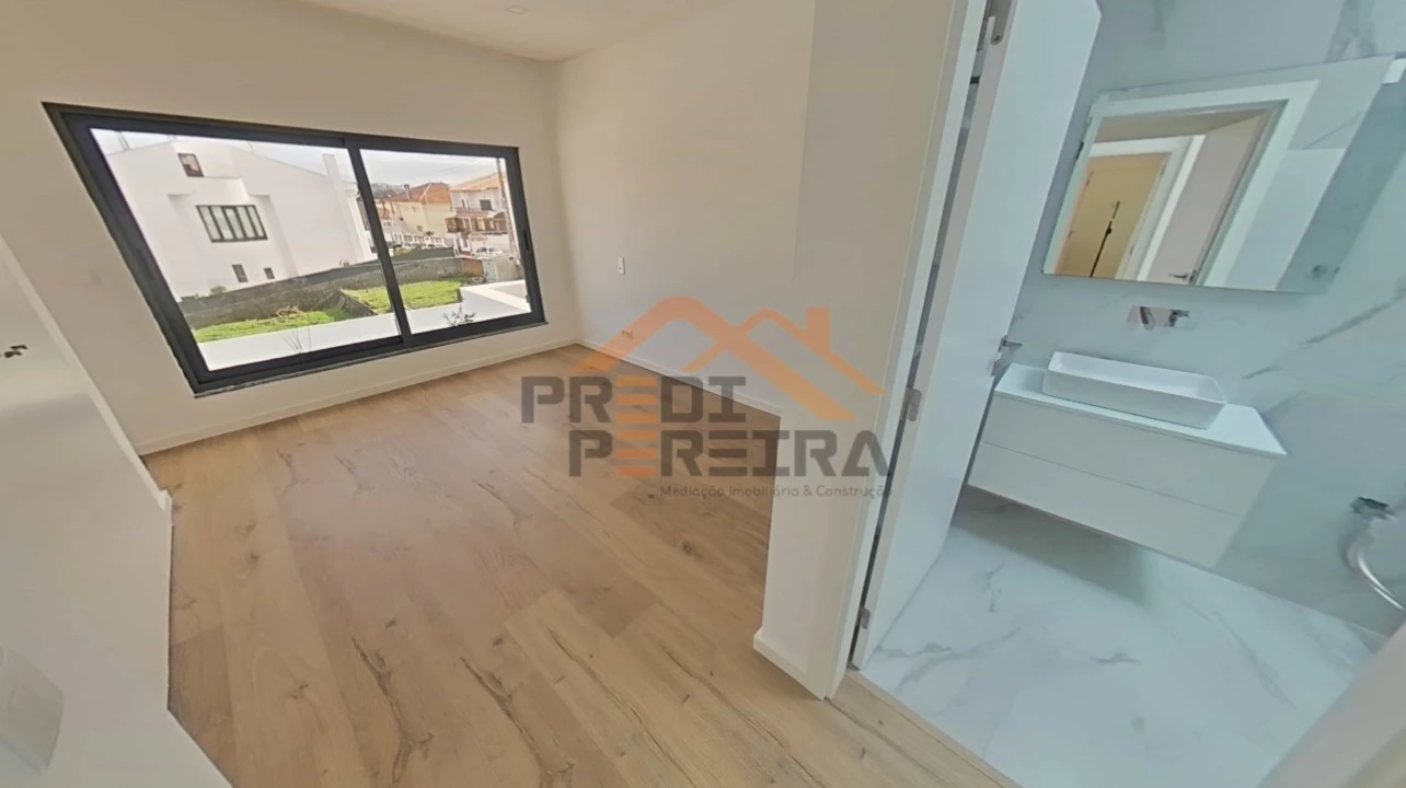 Moradia T4 para Venda em Loures Foto 21