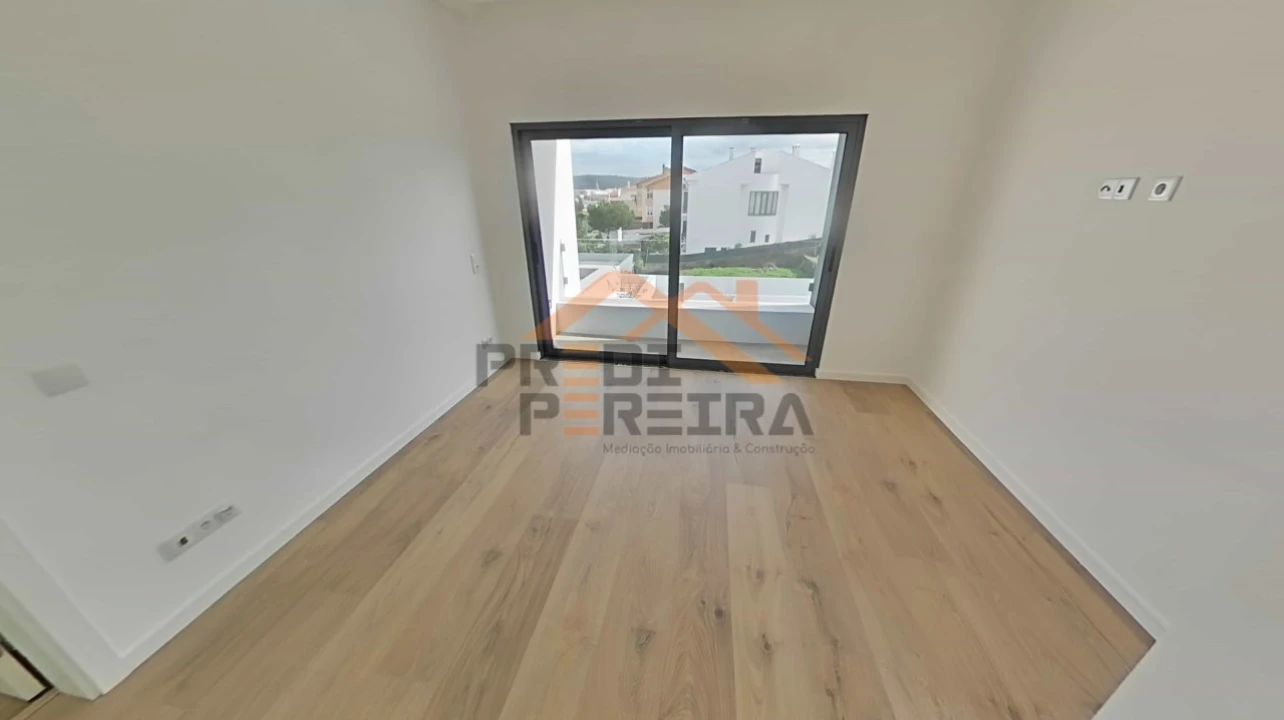 Moradia T4 para Venda em Loures Foto 28