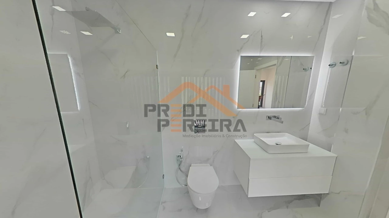 Moradia T4 para Venda em Loures Foto 47