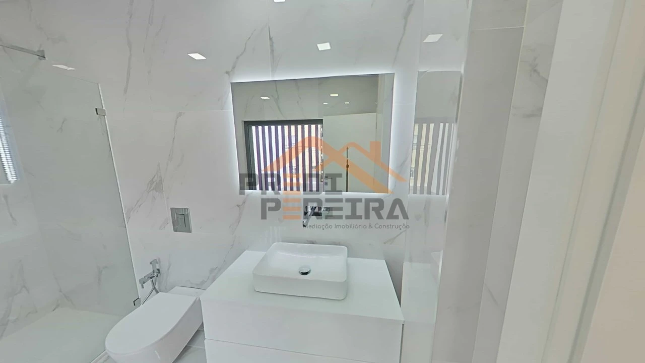 Moradia T4 para Venda em Loures Foto 48