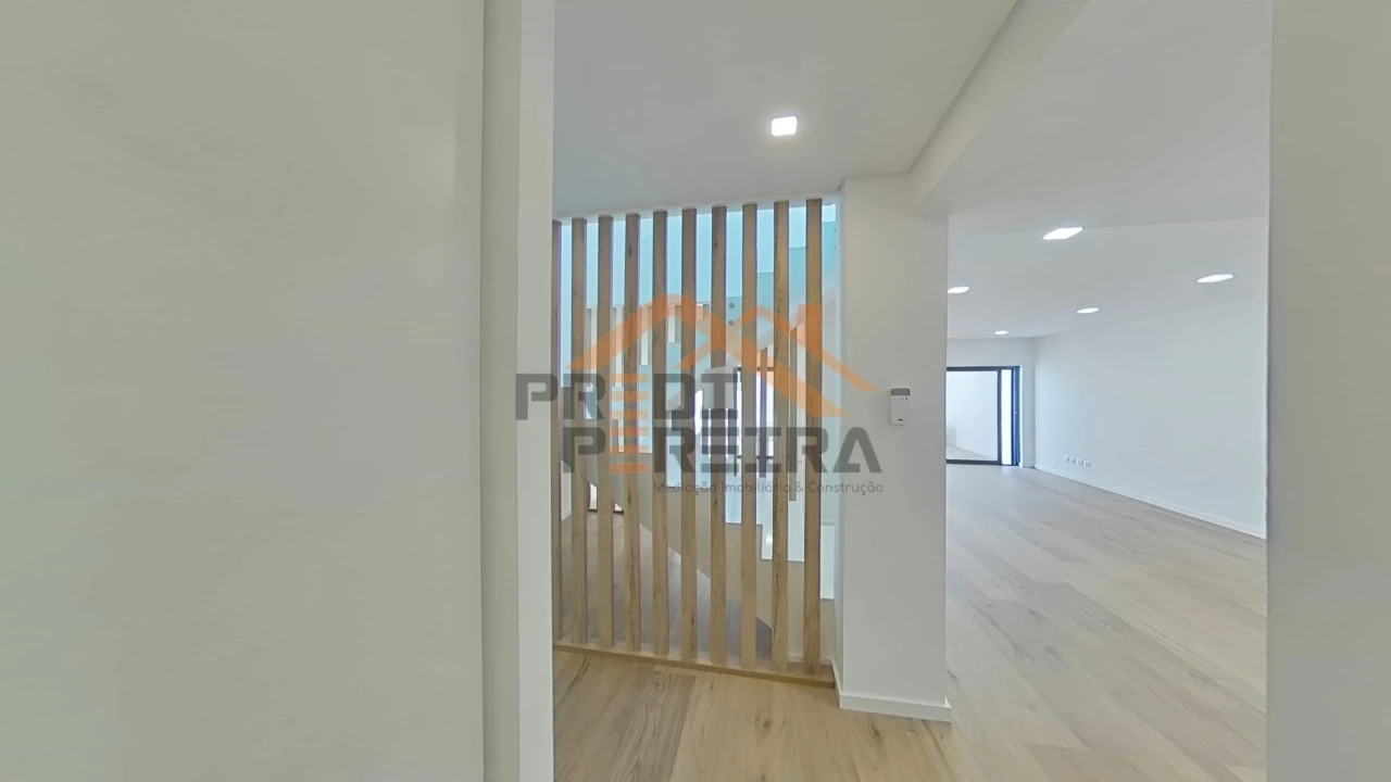 Moradia T4 para Venda em Loures Foto 55