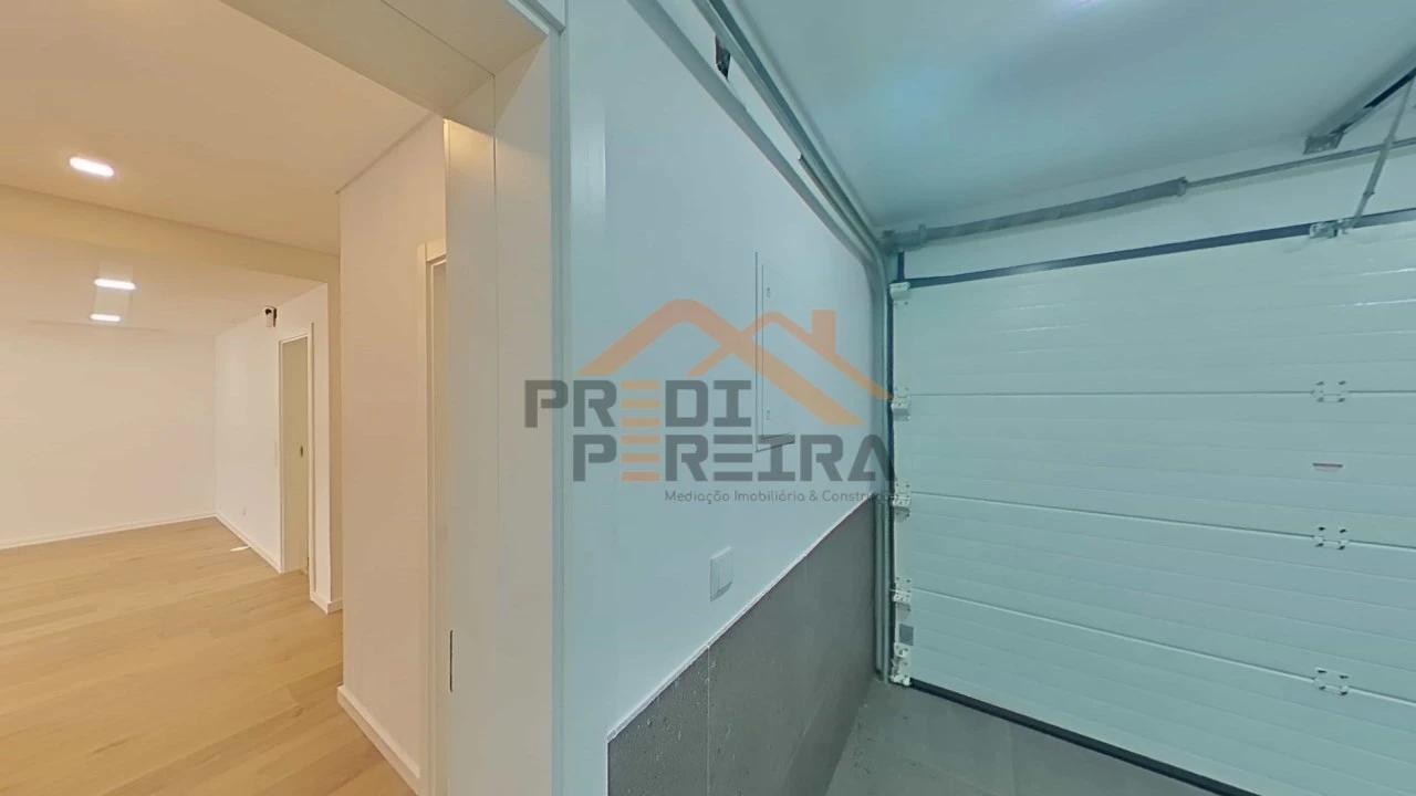 Moradia T4 para Venda em Loures Foto 68