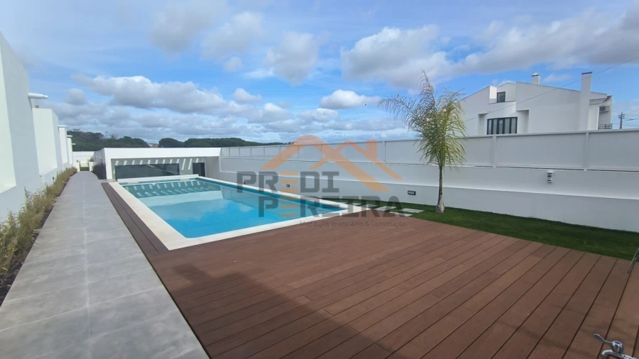 Moradia T4 para Venda em Loures Foto 4