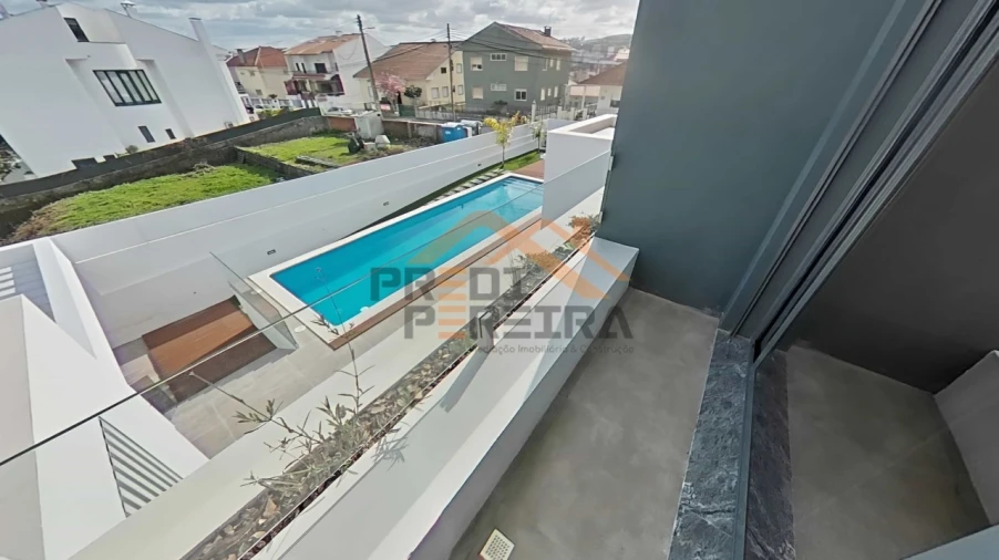 Moradia T4 para Venda em Loures Foto 27