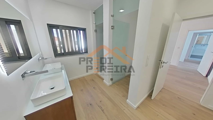 Moradia T4 para Venda em Loures Foto 32