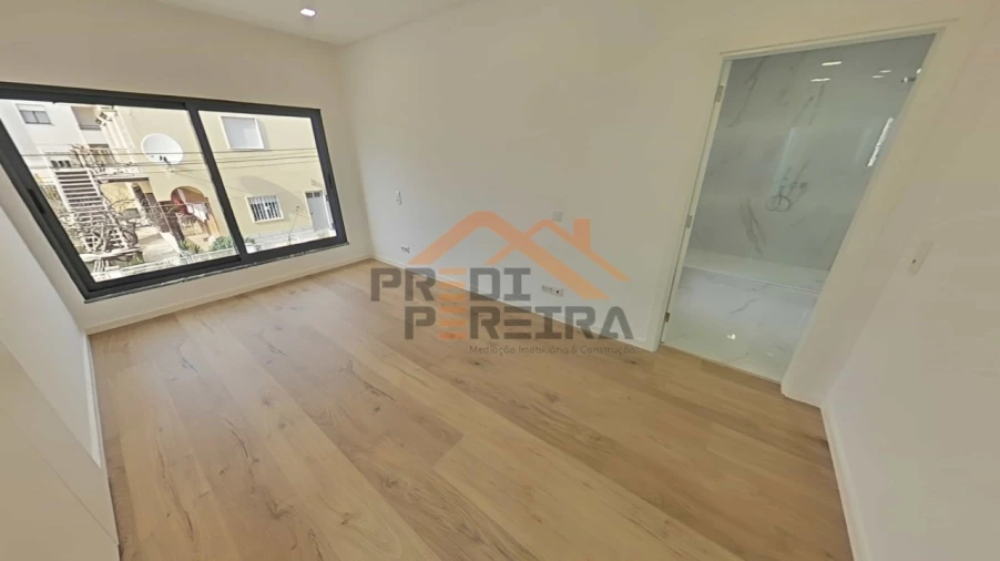 Moradia T4 para Venda em Loures Foto 35