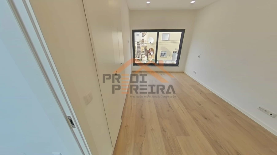 Moradia T4 para Venda em Loures Foto 39