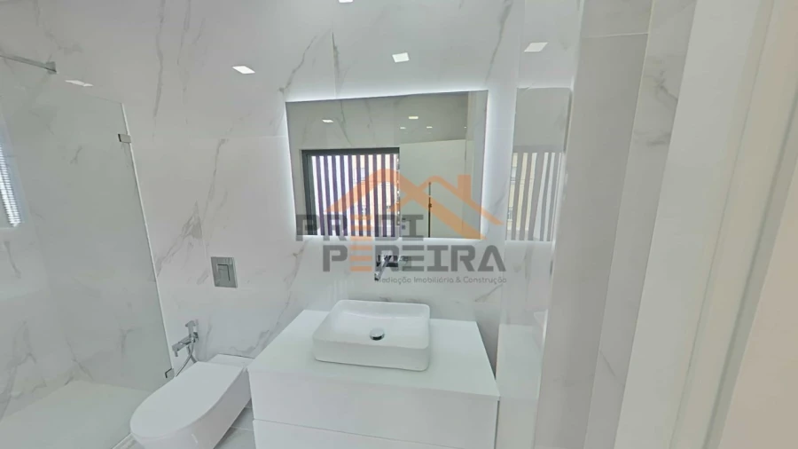 Moradia T4 para Venda em Loures Foto 48