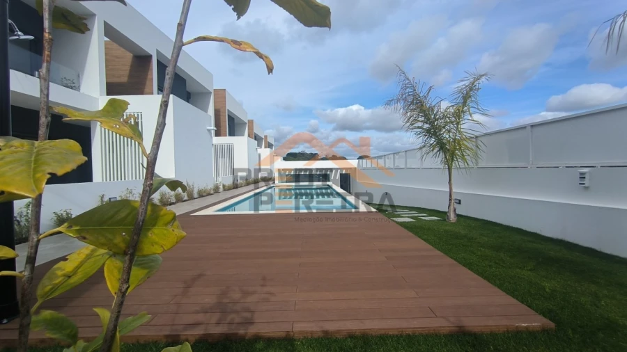 Moradia T4 para Venda em Loures Foto 63