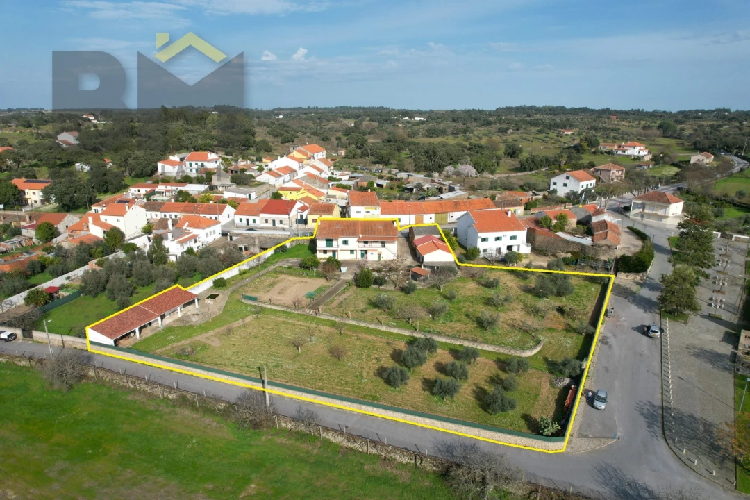 Moradia T4 para Venda em Escalos de Baixo e Mata Foto 1