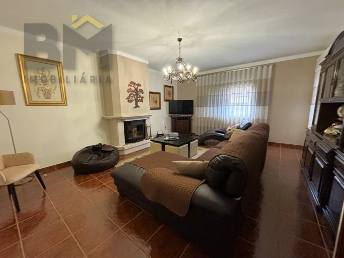 Moradia T4 para Venda em Escalos de Baixo e Mata Foto 3