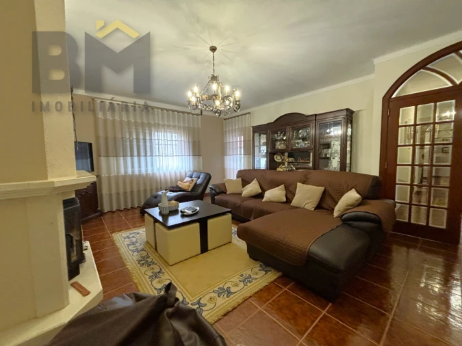 Moradia T4 para Venda em Escalos de Baixo e Mata Foto 4