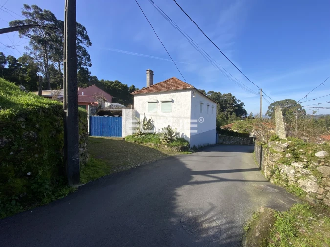 Moradia T2 para Venda em Venade e Azevedo