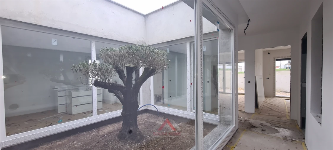 Moradia T4 para Venda em Parceiros e Azoia Foto 1