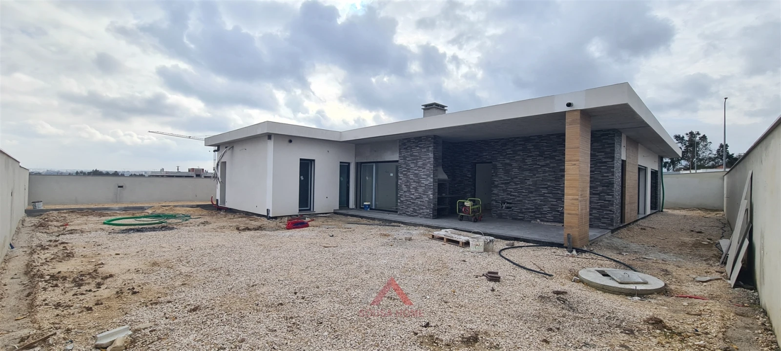 Moradia T4 para Venda em Parceiros e Azoia Foto 2