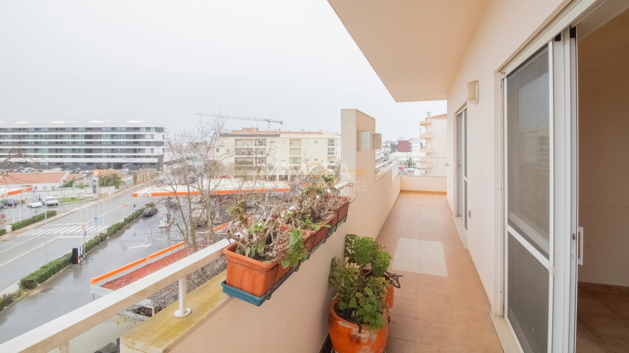 Apartamento T2 para Arrendamento em Lagos (São Sebastião e Santa Maria) Foto 6