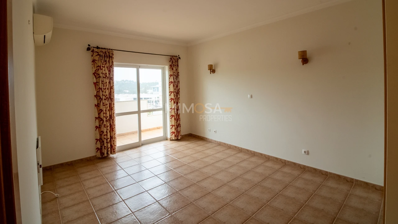 Apartamento T2 para Arrendamento em Lagos (São Sebastião e Santa Maria) Foto 8