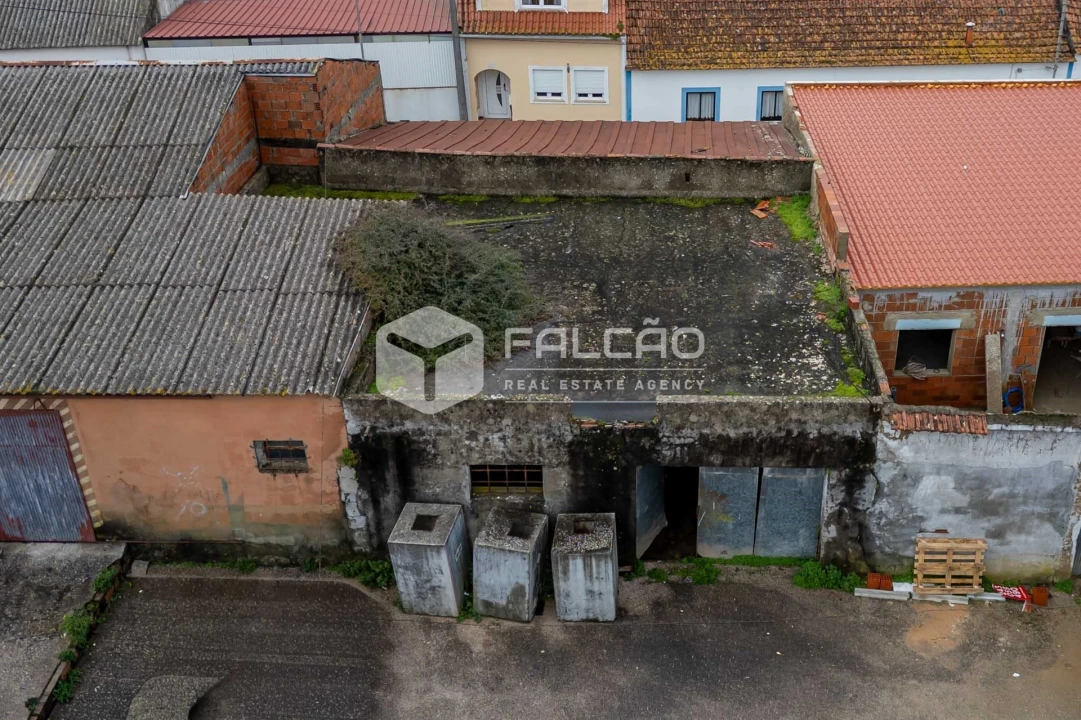 Moradia T0 para Venda em Azoia de Cima e Tremês Foto 3