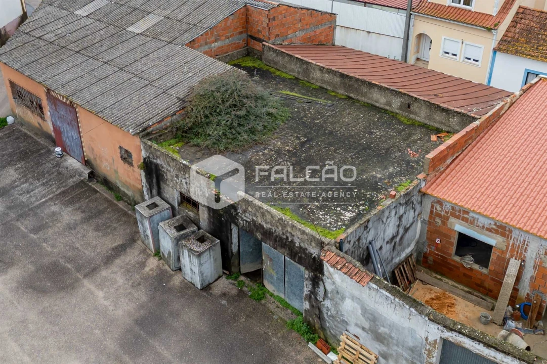 Moradia T0 para Venda em Azoia de Cima e Tremês Foto 2