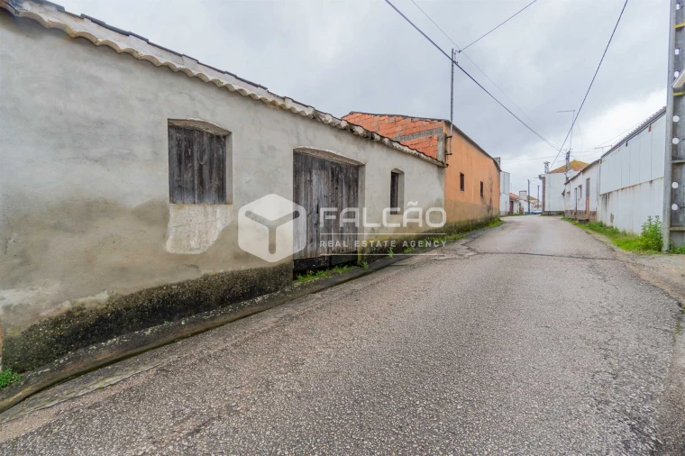 Moradia T0 para Venda em Azoia de Cima e Tremês Foto 18