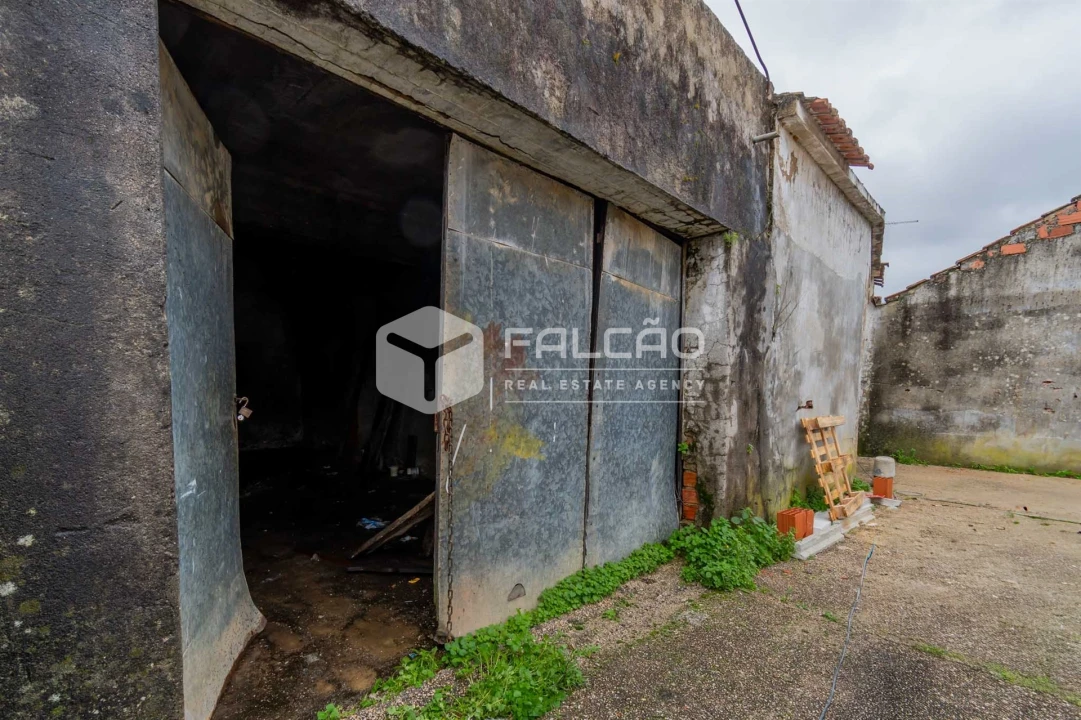 Moradia T0 para Venda em Azoia de Cima e Tremês Foto 14