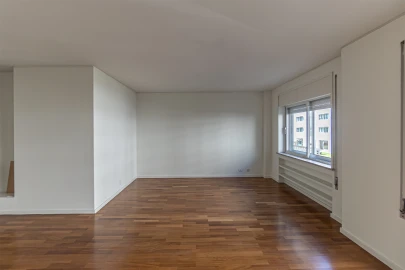 Apartamento T2 para Arrendamento em Aldoar, Foz do Douro e Nevogilde