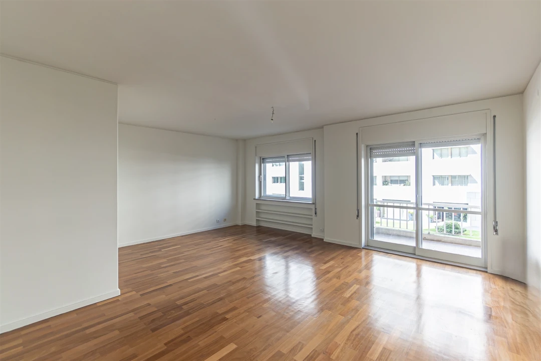 Apartamento T2 para Arrendamento em Aldoar, Foz do Douro e Nevogilde Foto 2