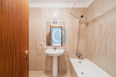 Apartamento T3 para Arrendamento em Aldoar, Foz do Douro e Nevogilde